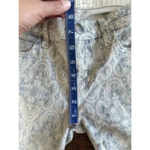 Current Elliott Y2k Bleached Lace Print Jeans Size 27 Gray and White 1194 - Picture 8 of 11